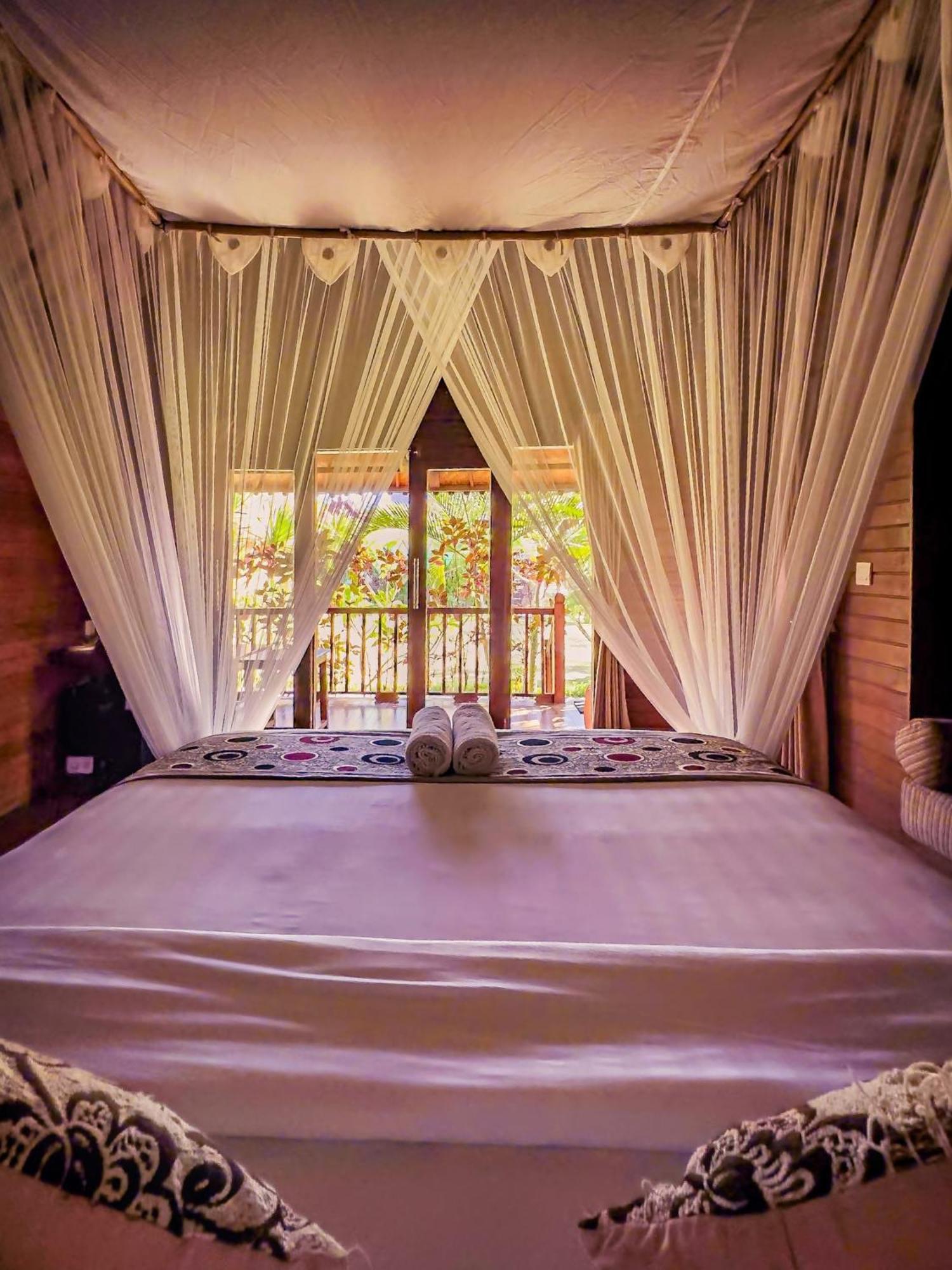 Bed and Breakfast Island Garden Huts Lembongan Экстерьер фото