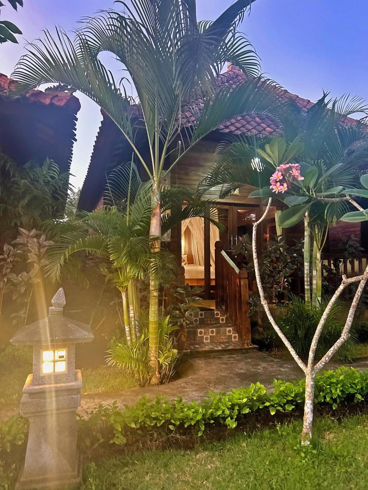 Bed and Breakfast Island Garden Huts Lembongan Экстерьер фото